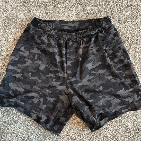Lululemon size m men’s short - Picture 1 of 4
